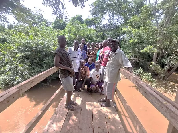 Community members celebrate the new footbridge funded by Form Ghana